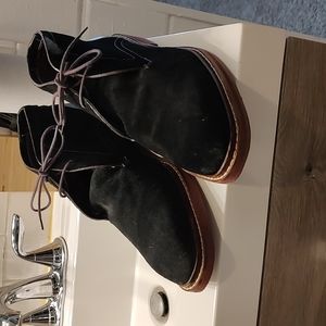 Ted Baker London black suede chukka boots plum laces